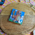 Pin's petit monstre orange