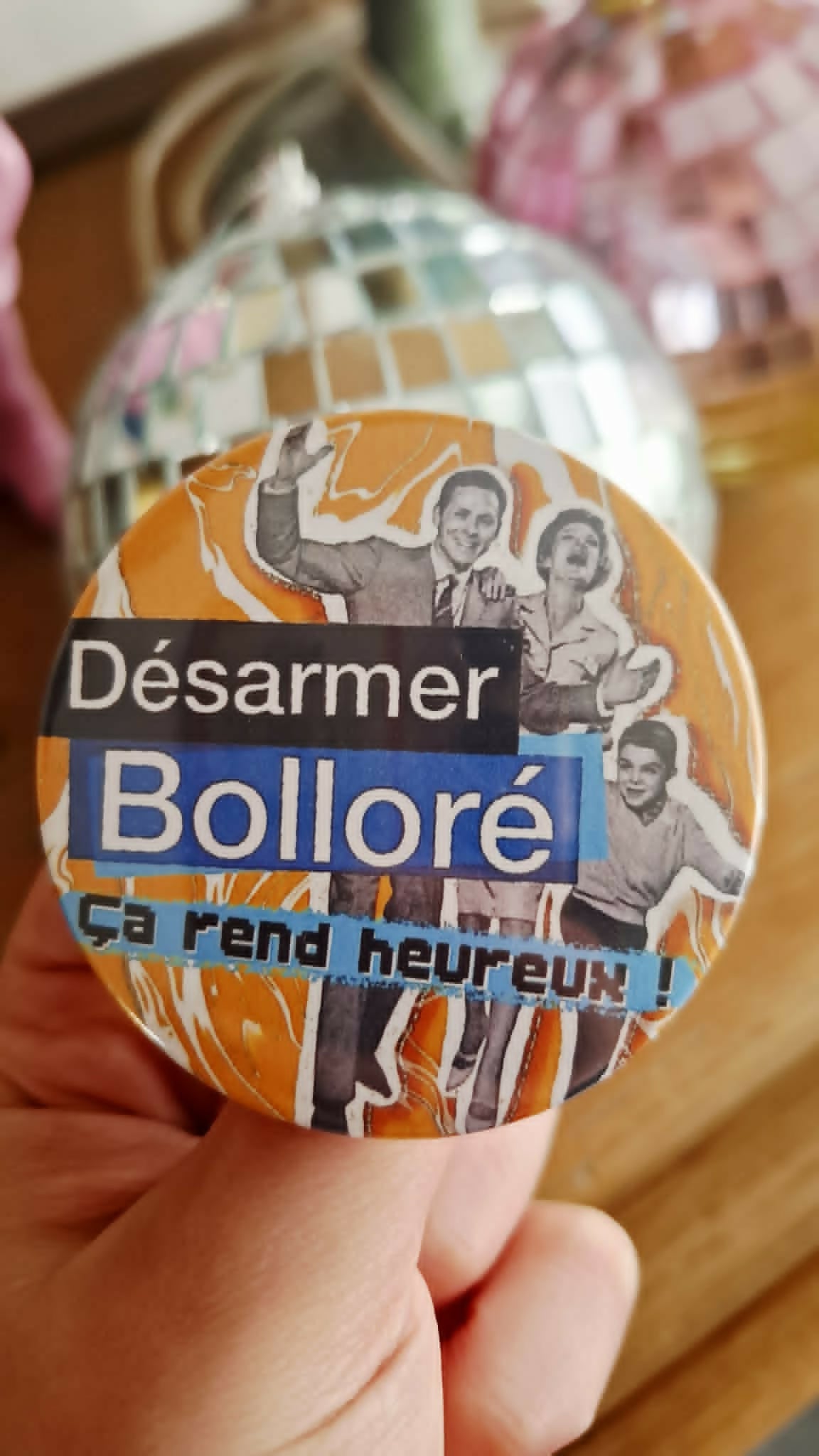 Badge Désarmer Bolloré