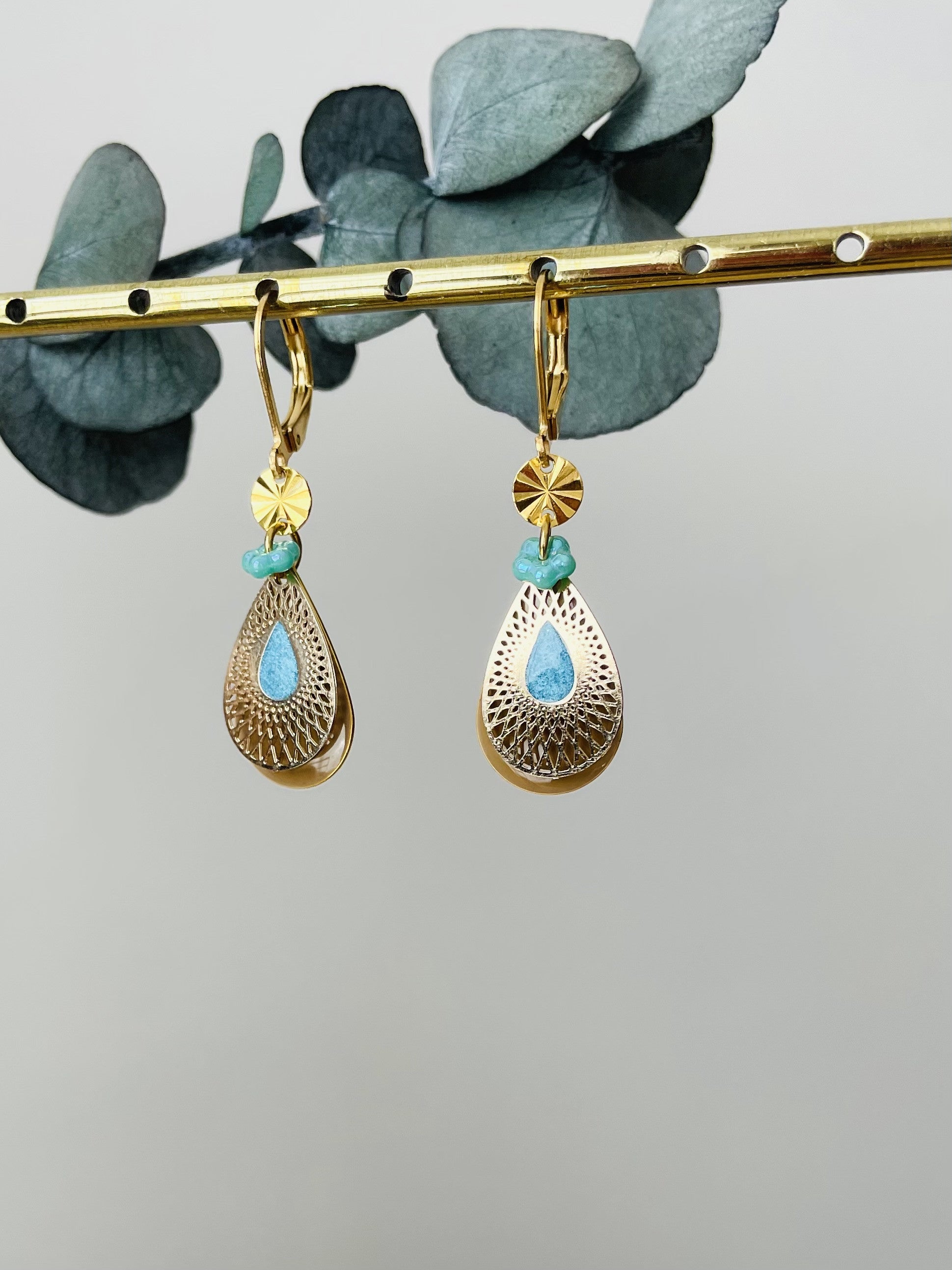 Blue and camel "Mini-flower drops" sleeper earrings