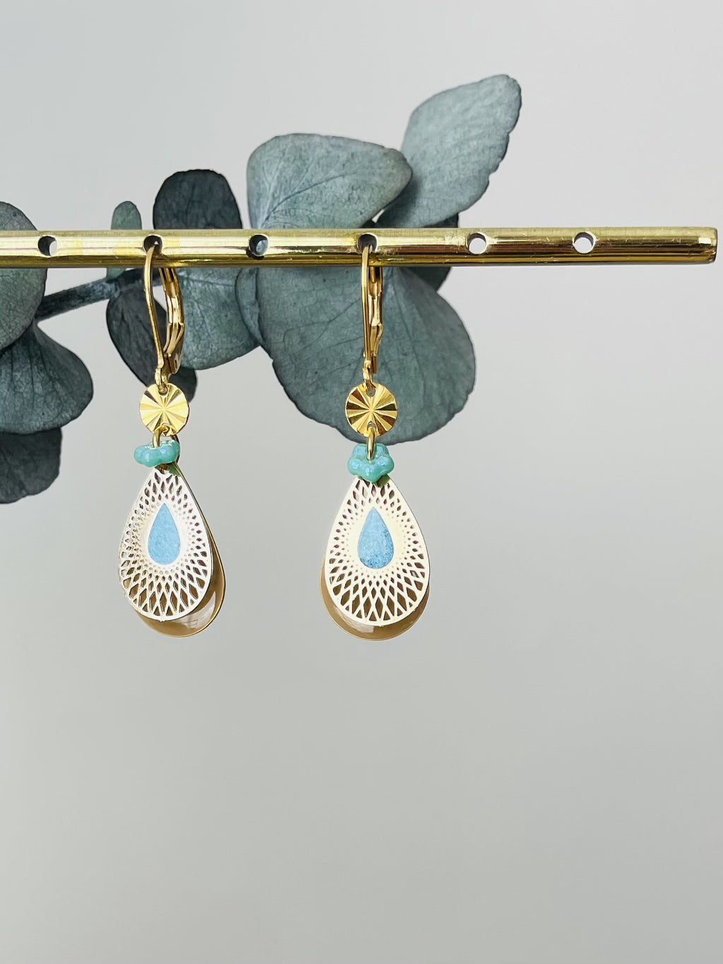 Blue and camel "Mini-flower drops" sleeper earrings