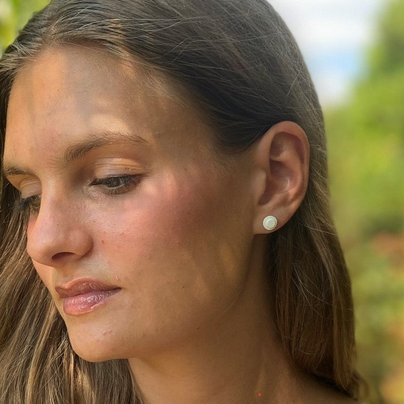 Puces d'oreille avec une brique Lego ronde