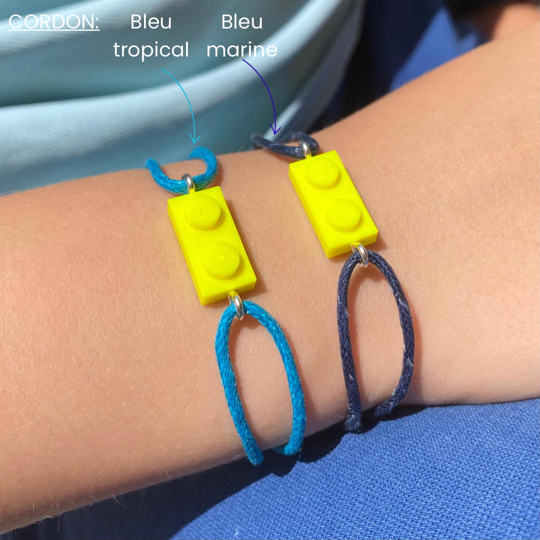 Bracelet fluo avec un Lego® et un cordon ajustable