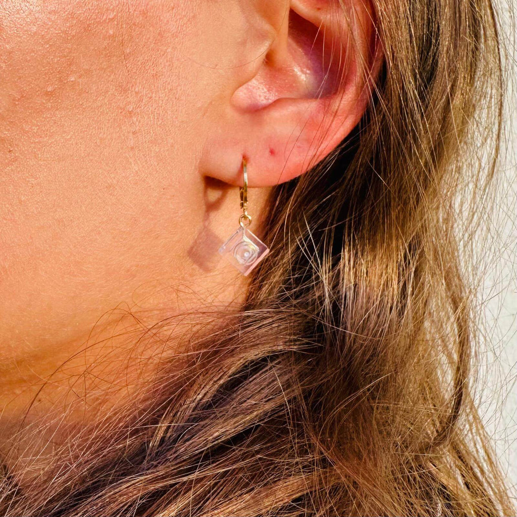 Mini boucles d'oreilles Dormeuses en acier inoxydable avec une brique de Lego®