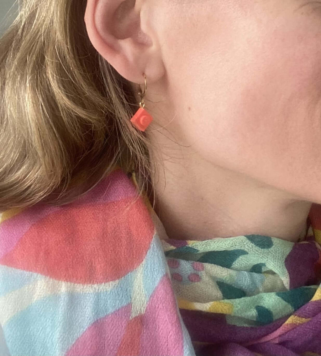 Mini boucles d'oreilles Dormeuses en acier inoxydable avec une brique de Lego®