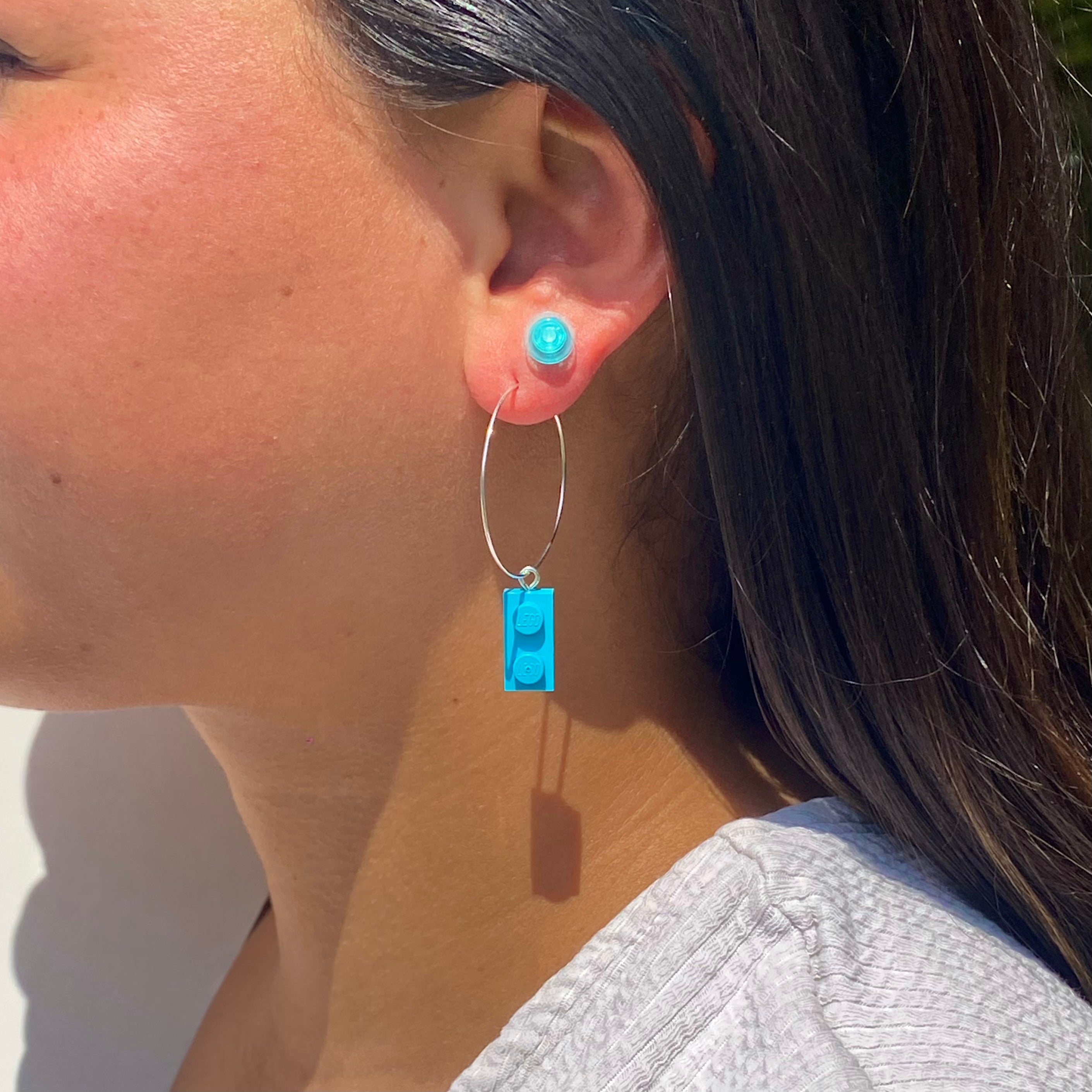 Puces d'oreille avec une brique Lego ronde