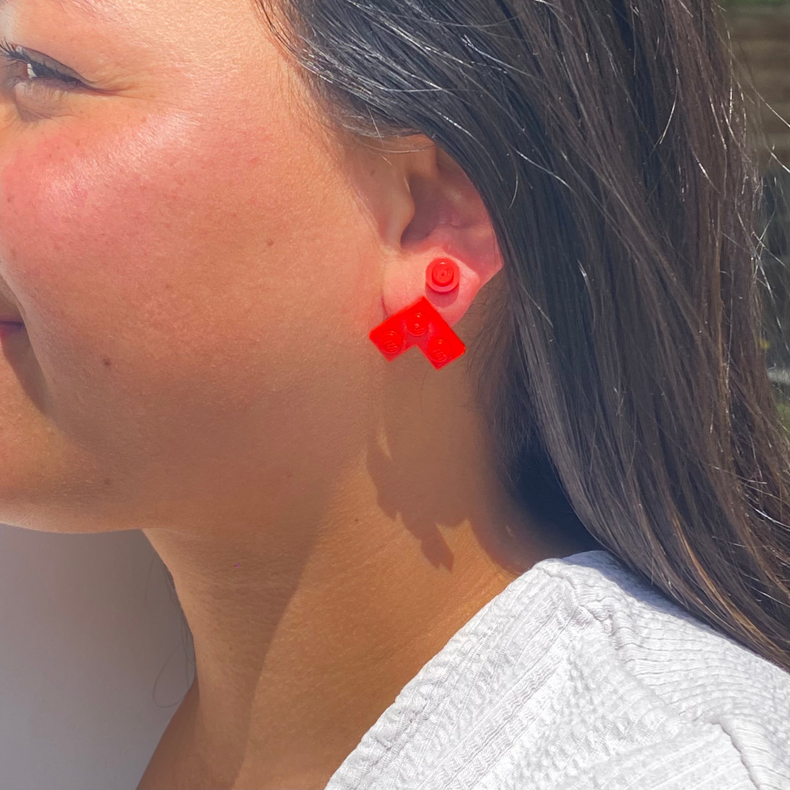 Puces d'oreille avec une brique Lego ronde