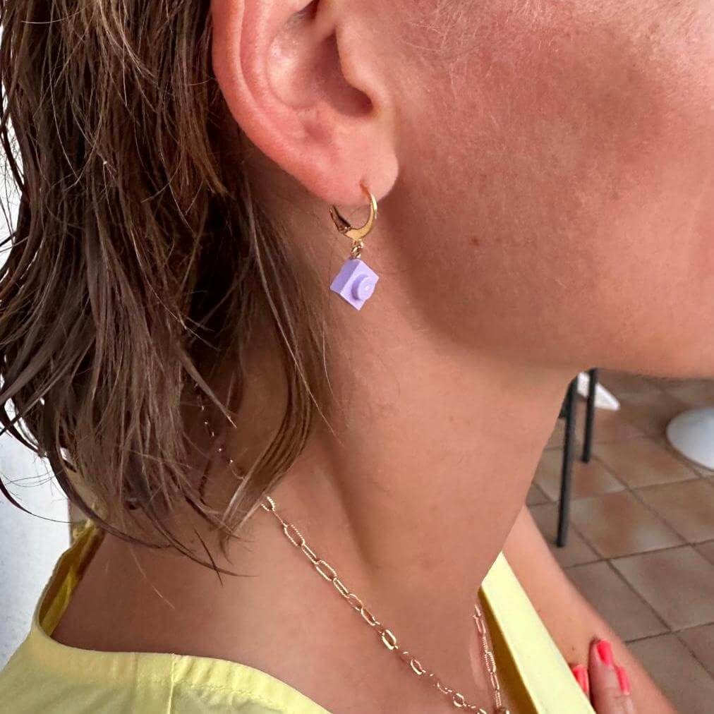 Mini boucles d'oreilles Dormeuses en acier inoxydable avec une brique de Lego®