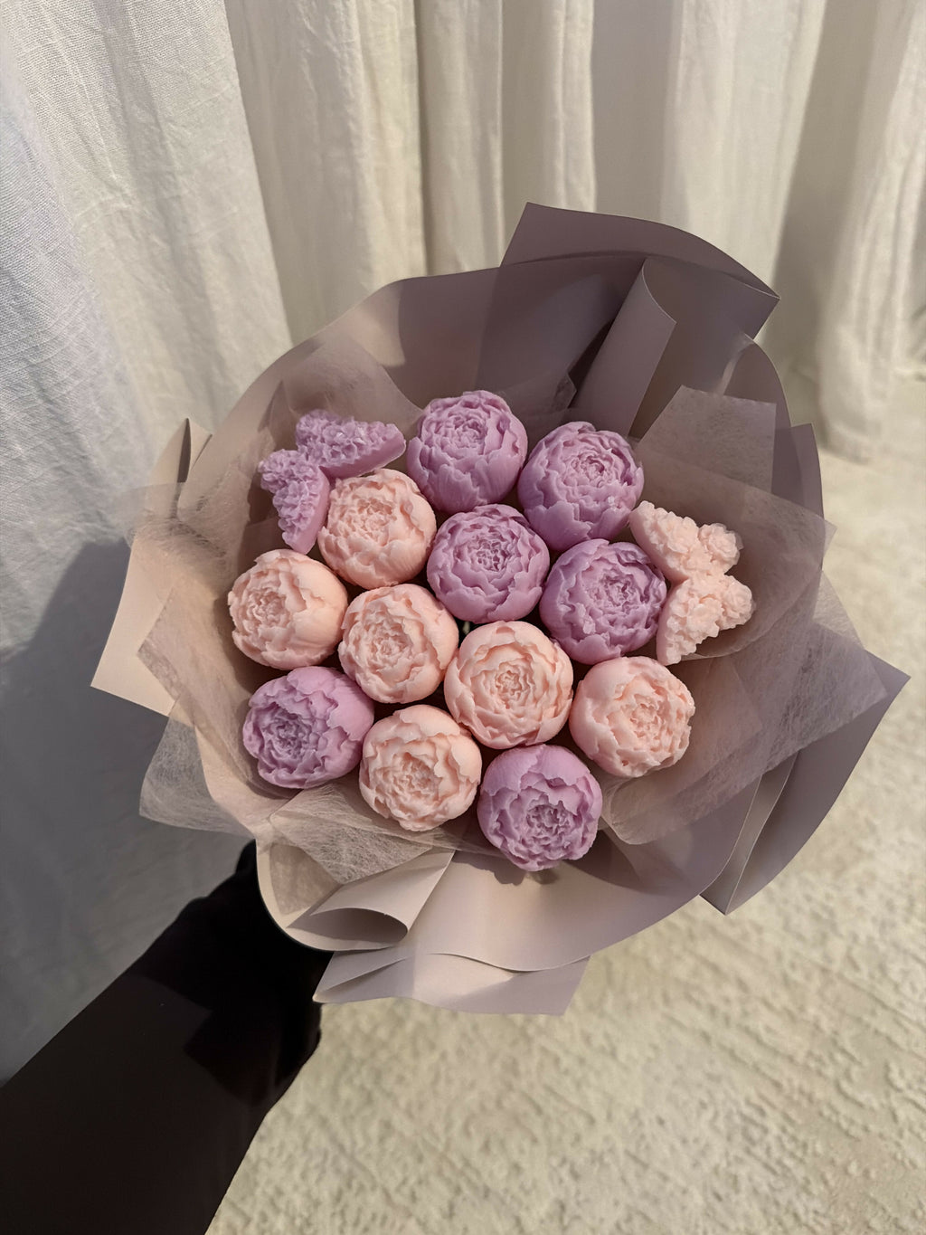 Bouquet 12 FLEURS ET 2 PAPILLONS