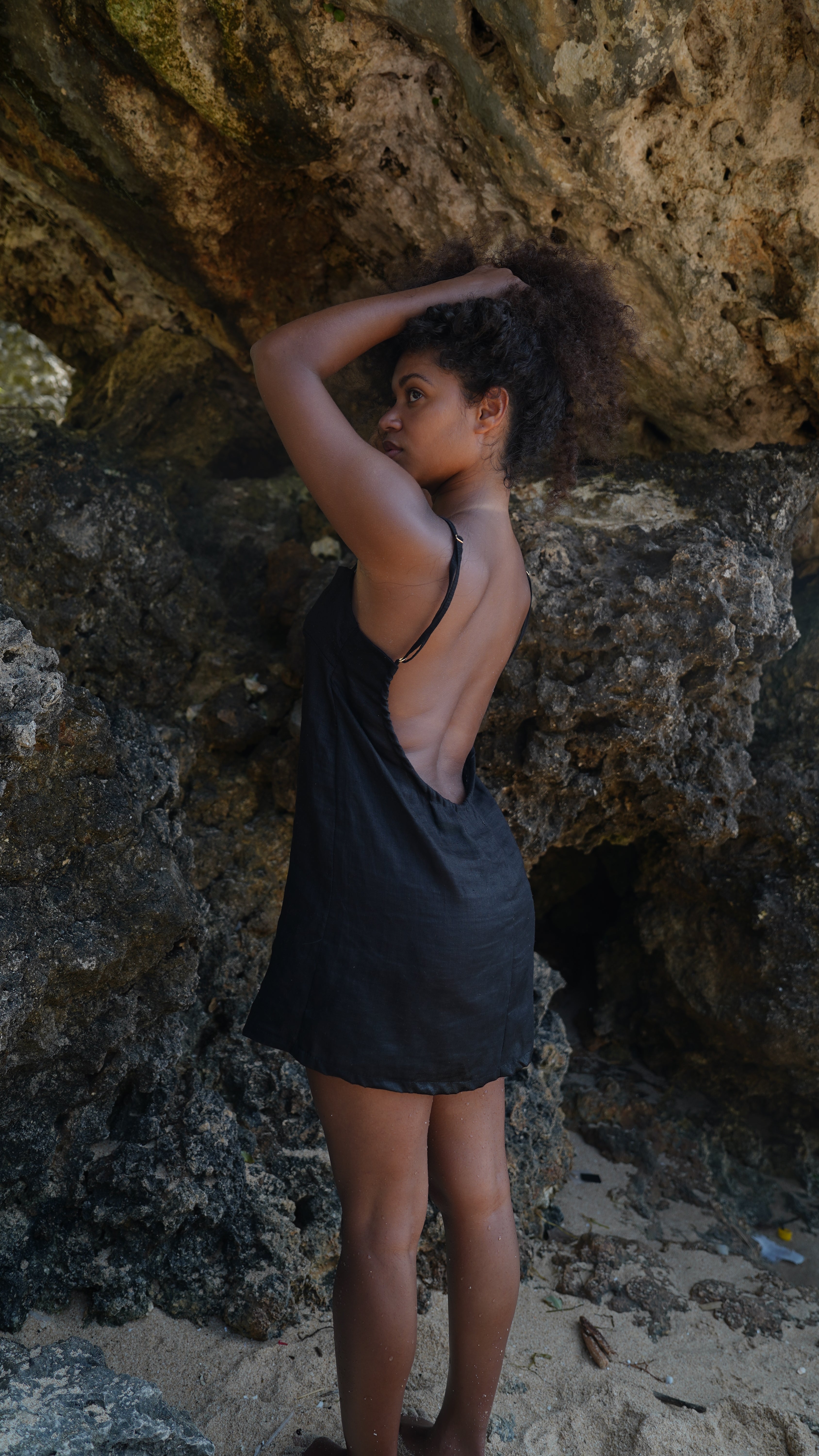 ROBE DOS NU NOIRE ~ HITAM