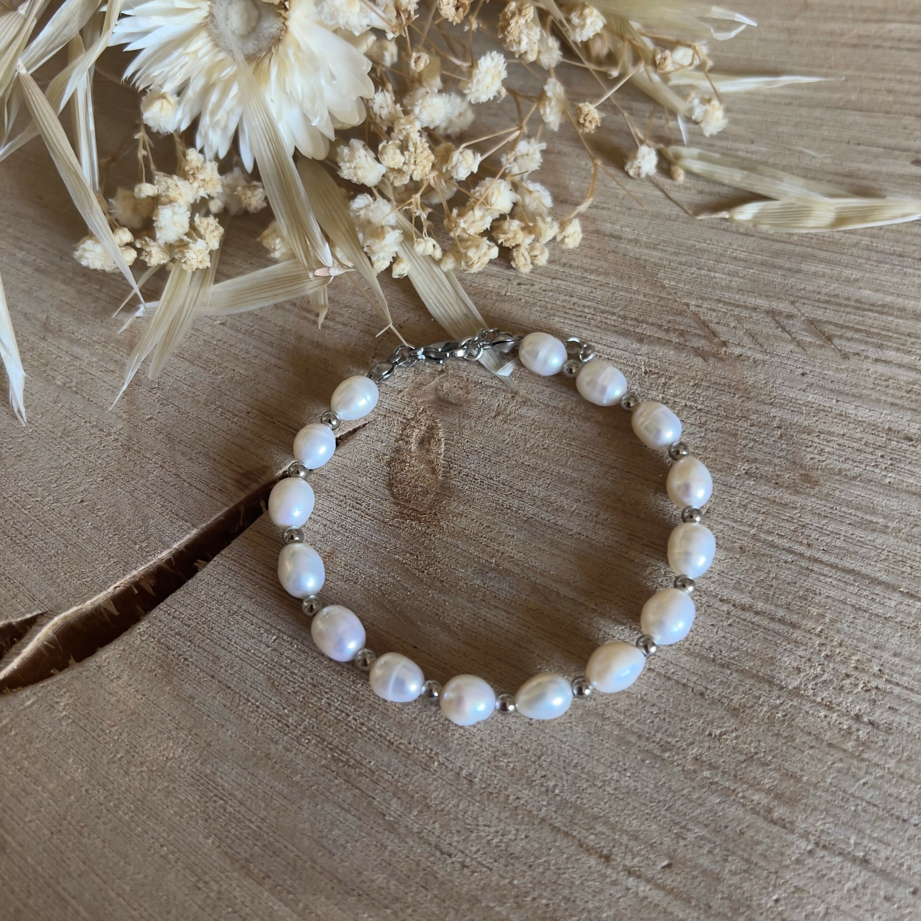 Freshwater pearl & small silver-plated bead bracelet