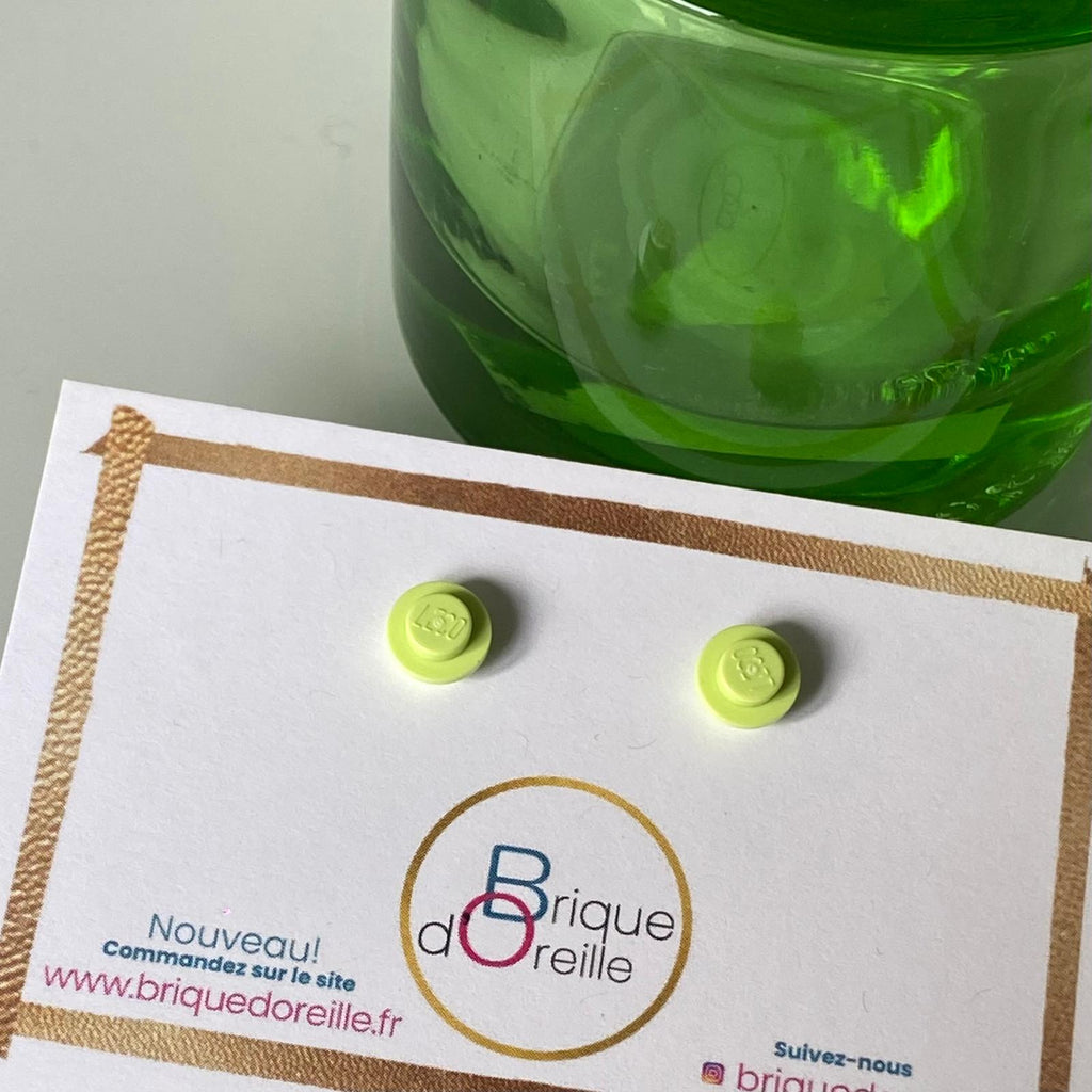 Puces d'oreille avec une brique Lego ronde