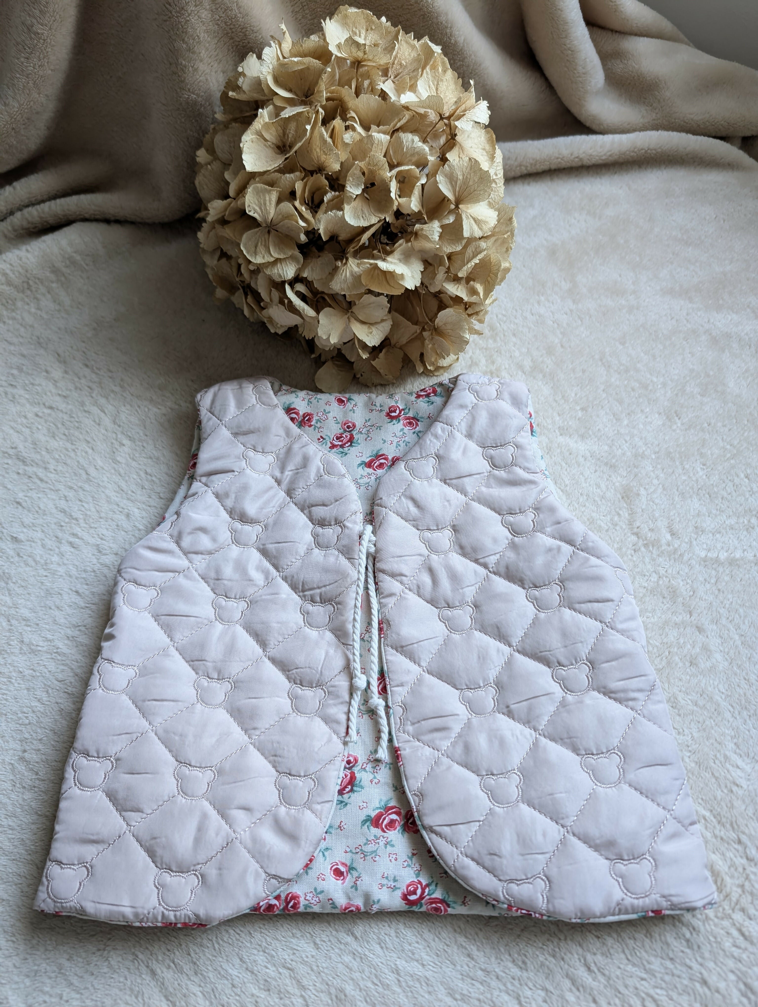 GILET DE BERGER MATELASSE BEIGE OURSONS FLEURS 18 MOIS-3 ANS