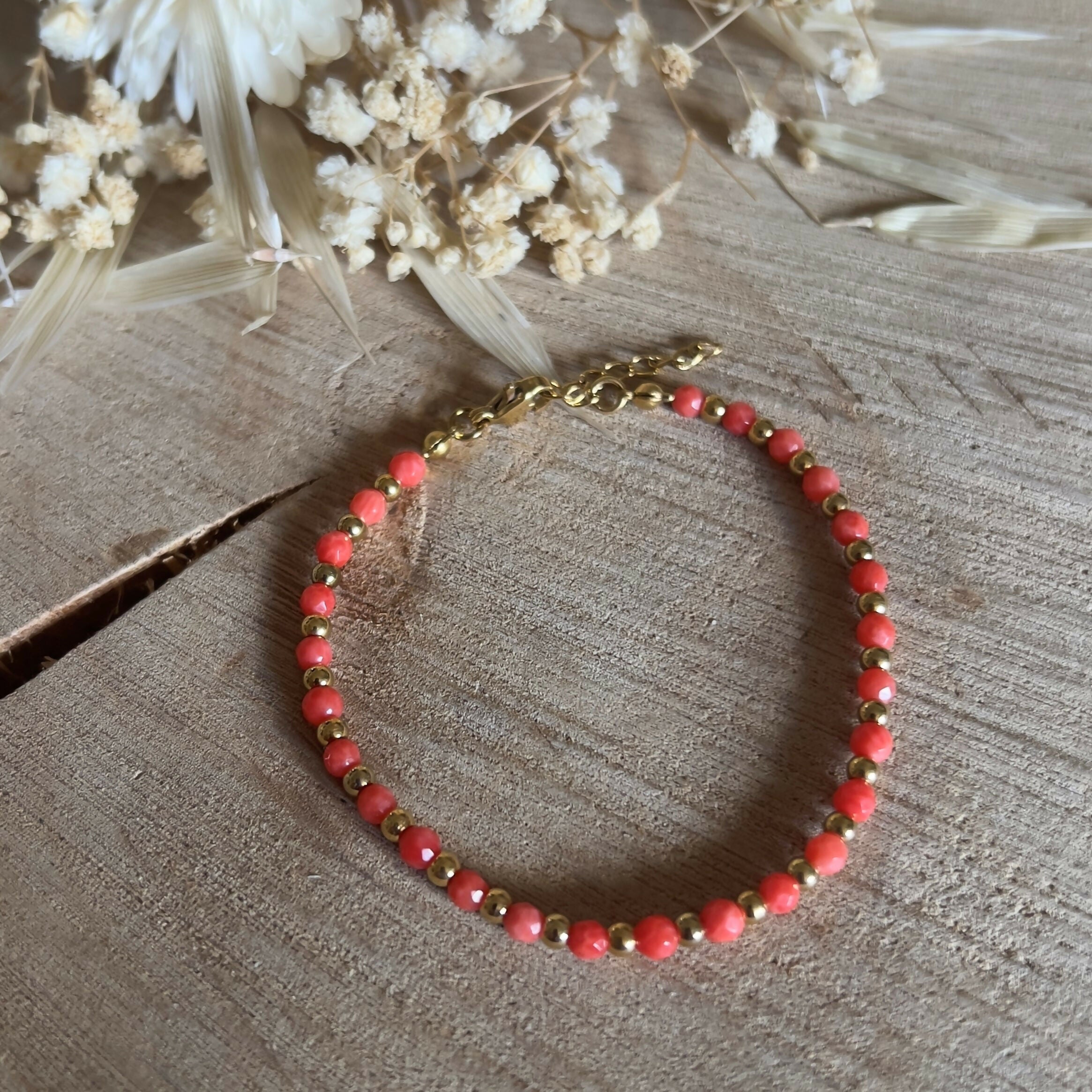 Coral bead bracelet & its small golden beads