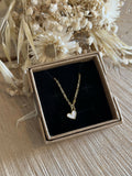 Collier petit coeur blanc