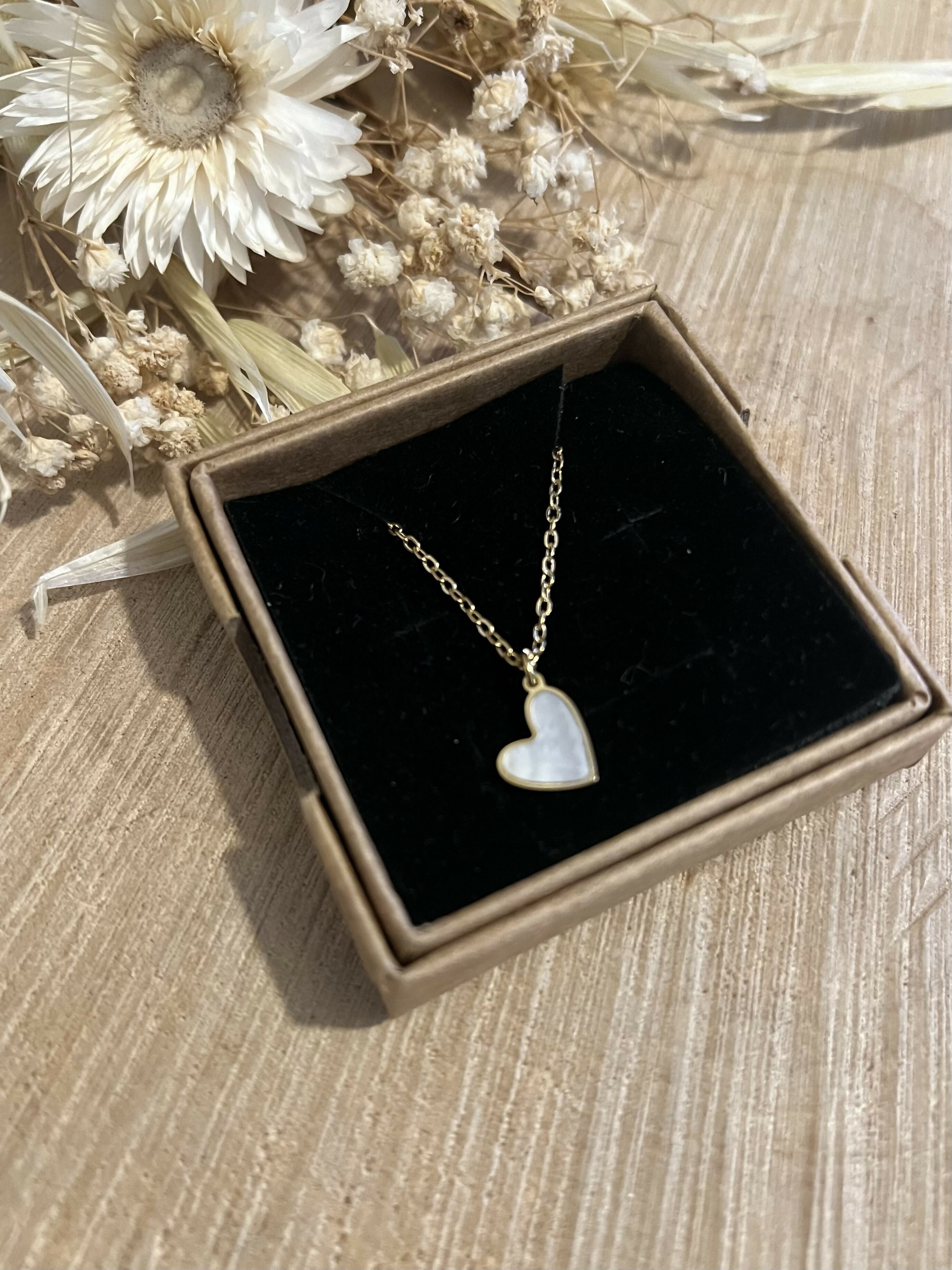 Collier petit coeur nacre