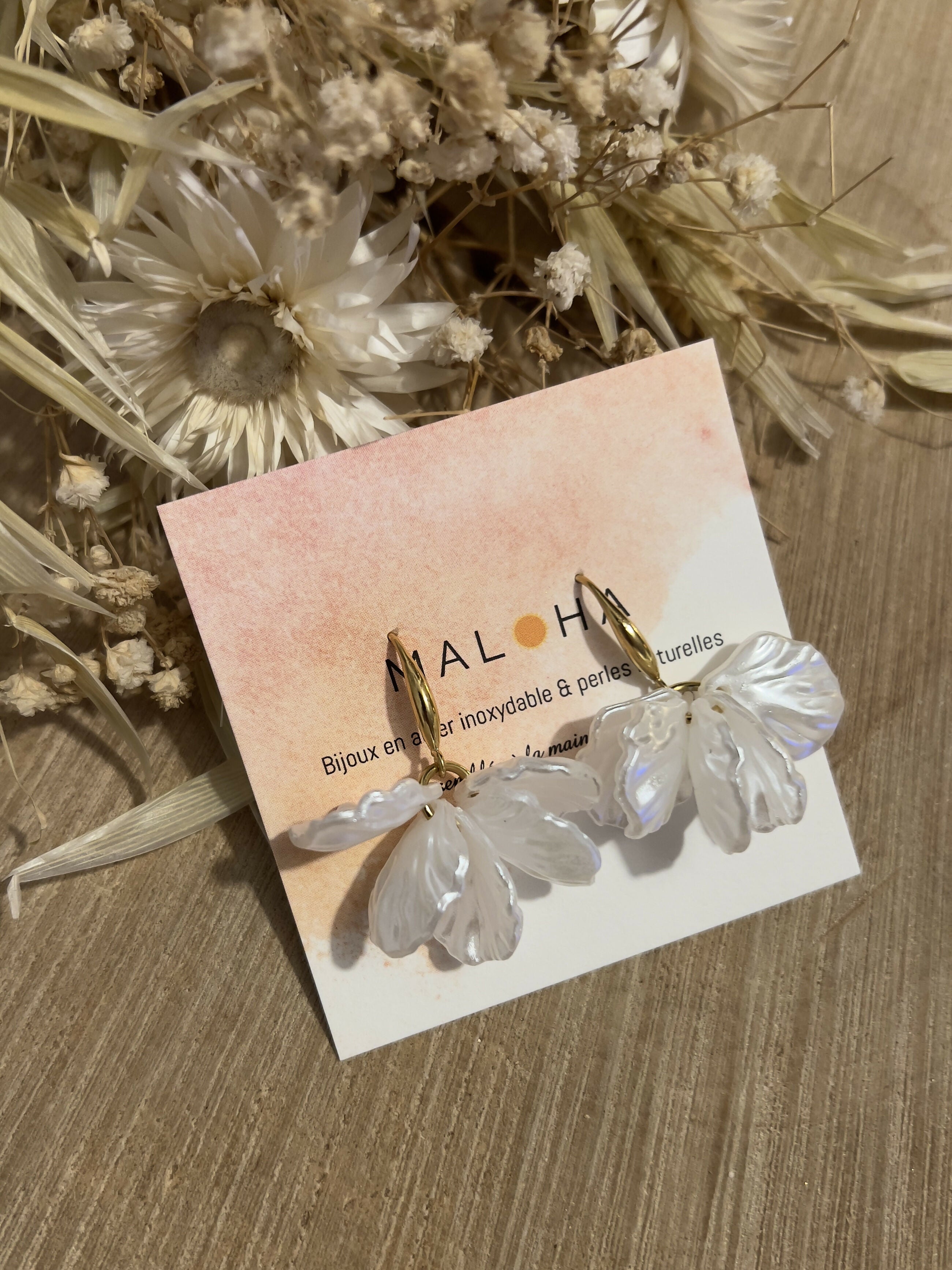 WHITE PETAL EARRINGS