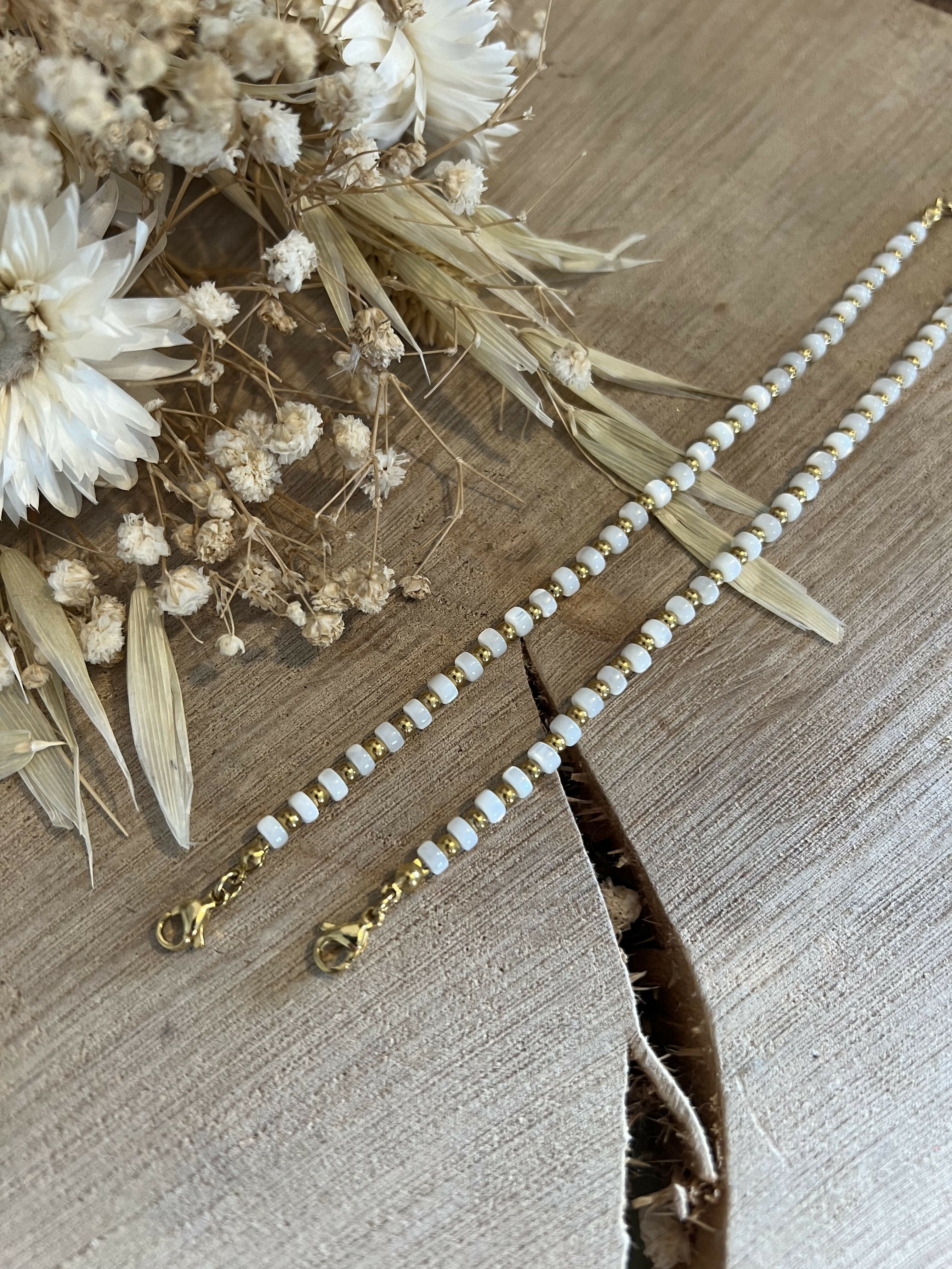 Natural mother-of-pearl bracelet