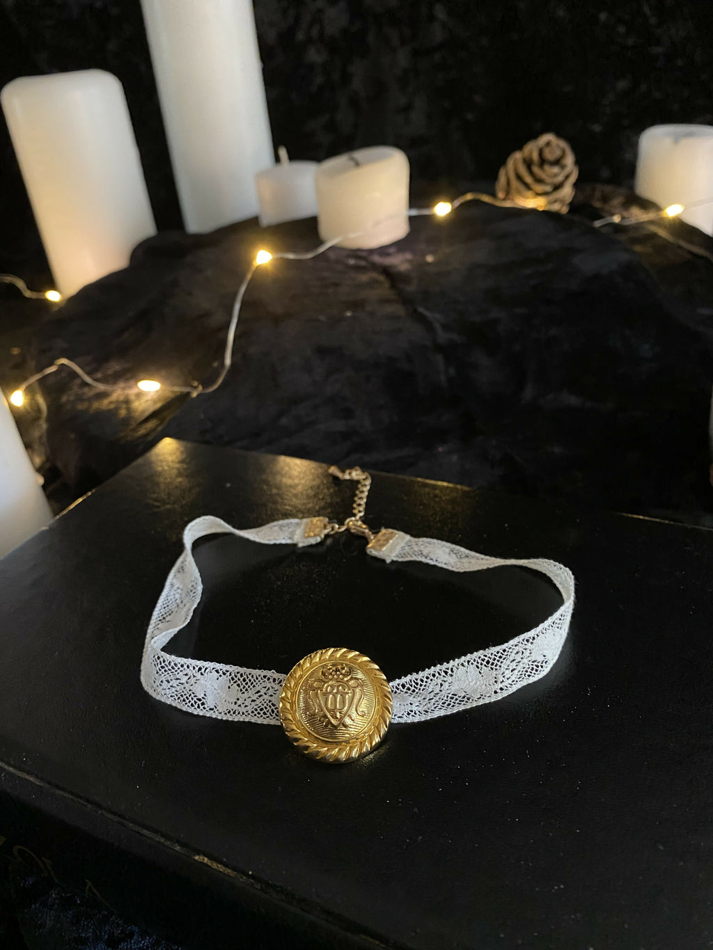 Ivory lace choker necklace - Gold button