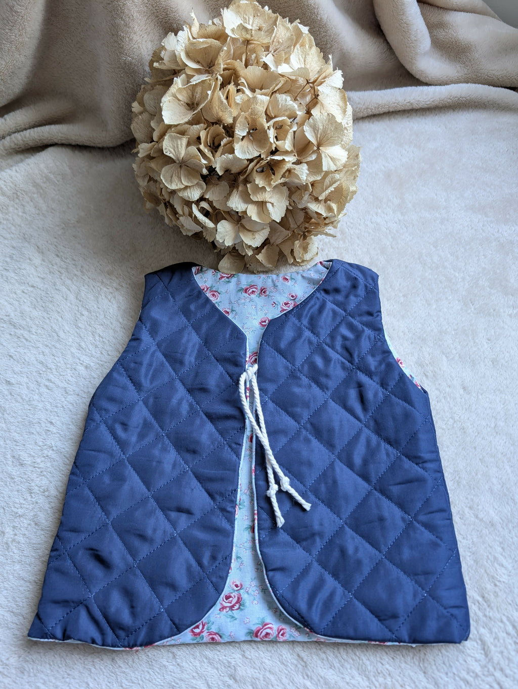 GILET DE BERGER MATELASSE MARINE FLEURS 18 MOIS-3 ANS